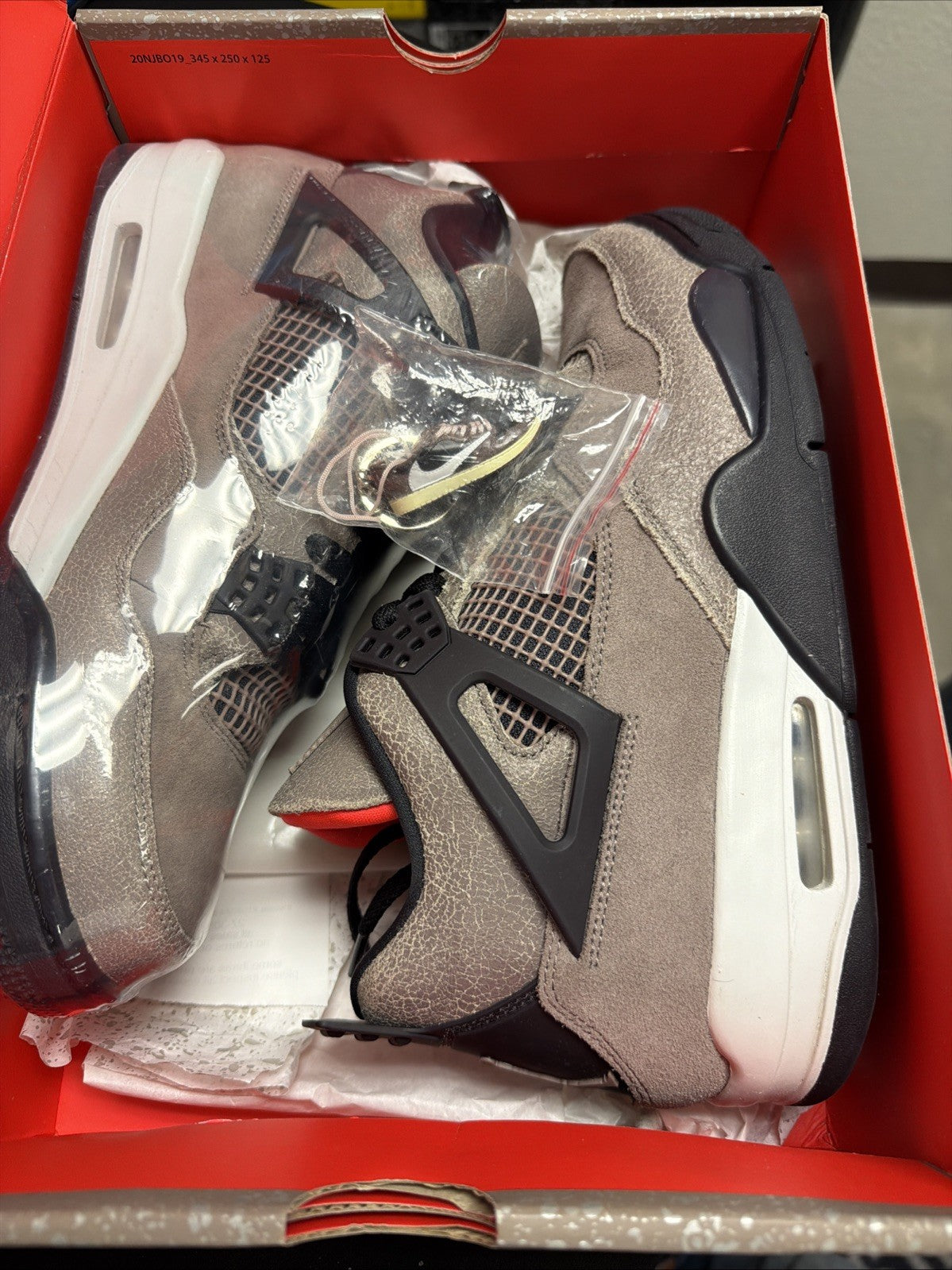 JORDAN 4 TAUPE HAZE SIZE 11