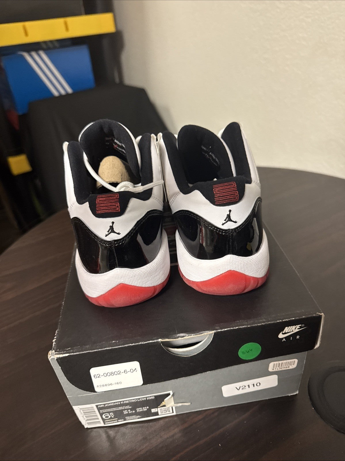 Nike Air Jordan 11 Retro Low Concord Bred GS Size 6.5Y 528896-160