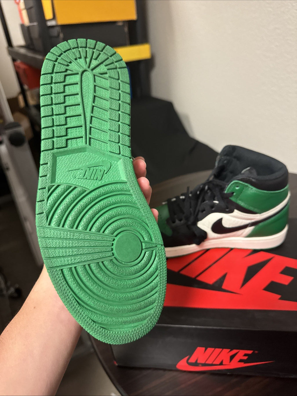 Air Jordan 1 Retro High Pine Green 2018 - Size 8 - (555088-302)