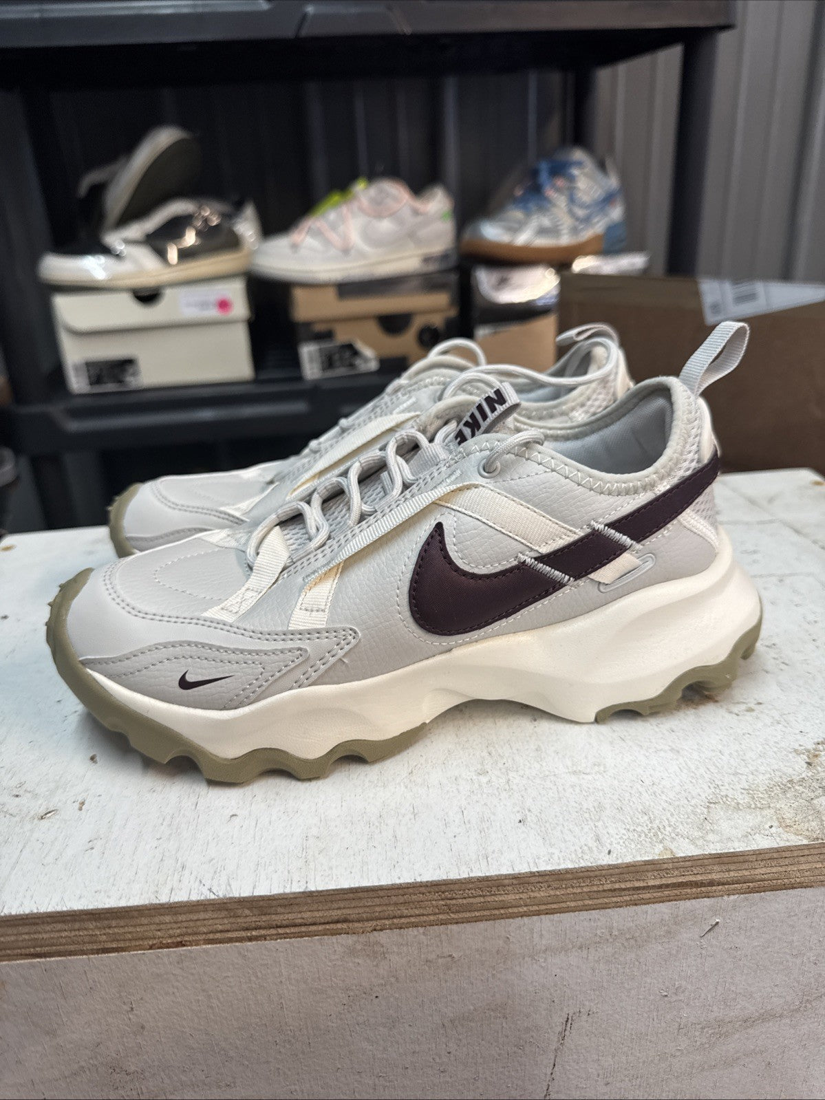 Size 7W - Nike Wmns TC 7900 Light Bone Burgundy Crush | Replacement Box