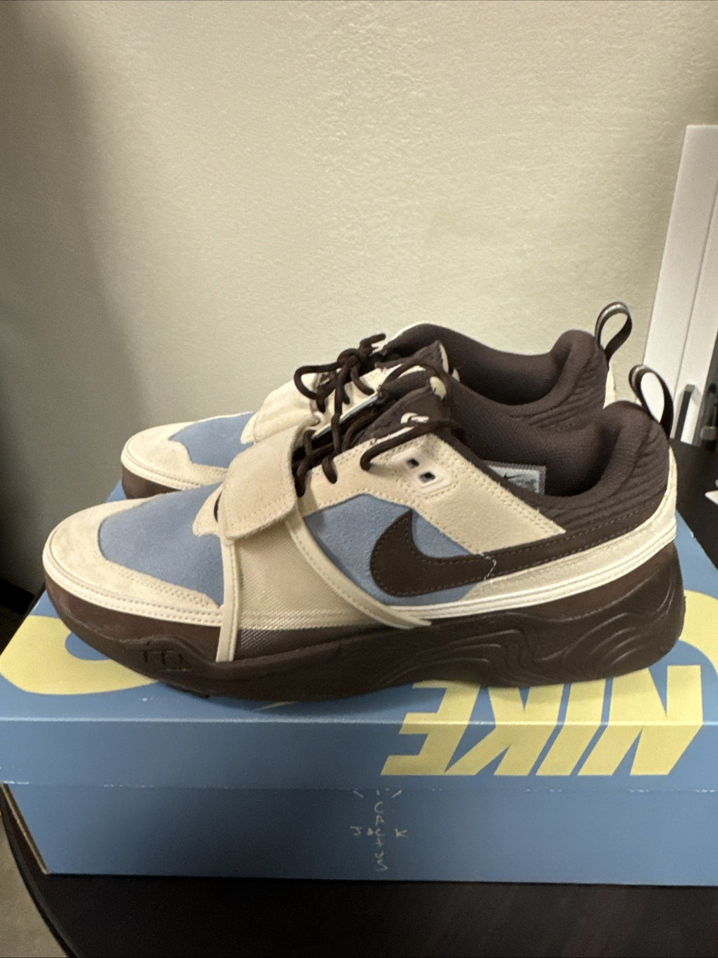 Size 11.5 - Travis Scott x Nike Zoom Field Jaxx Leche Blue