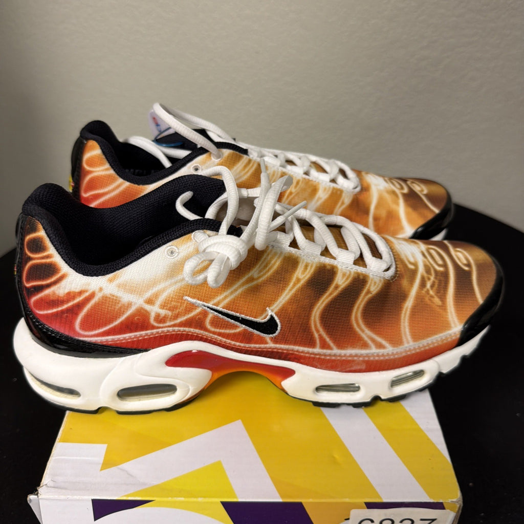 Nike Air Max Plus OG DZ3531-600 "Light Photography - Sport Red" Size 9 SAMPLE