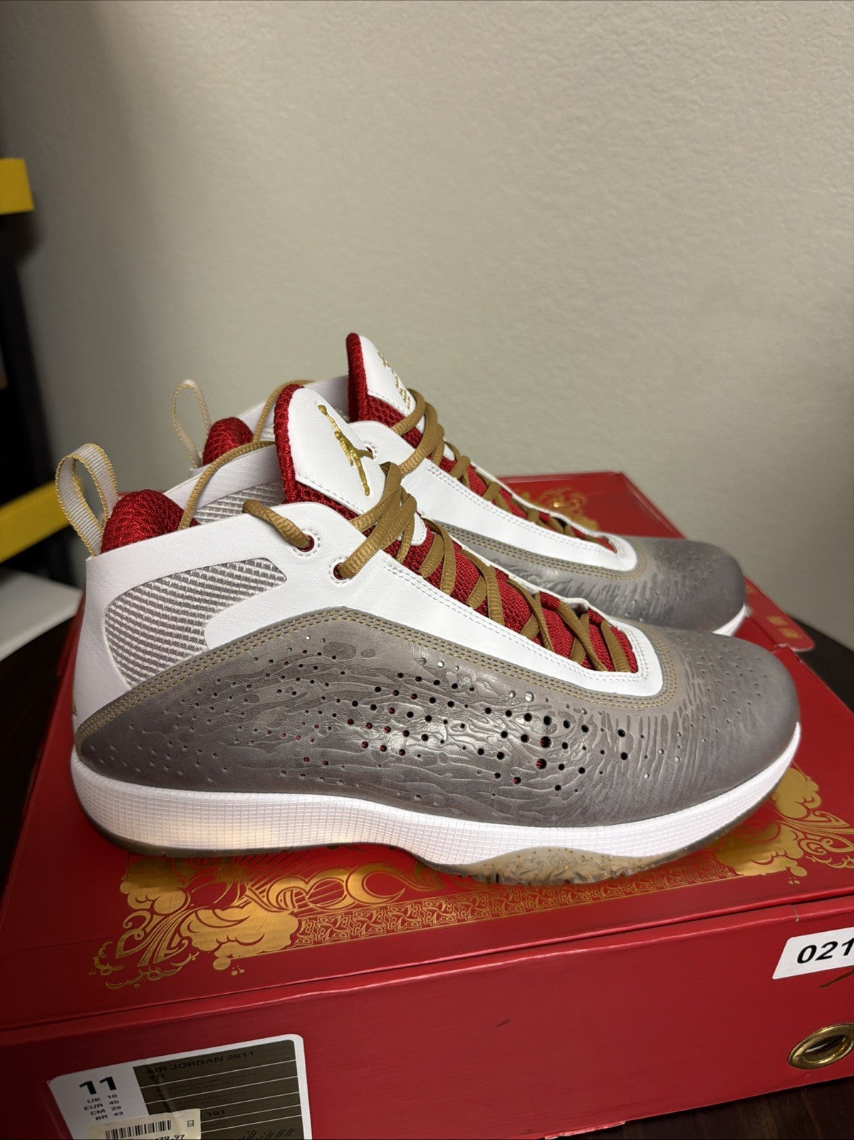 Nike Air Jordan 2011 YR Size 11 YEAR OF THE RABBIT YOTR 444904-101 B