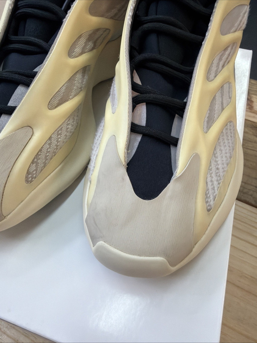 Adidas Yeezy 700 V3 ‘Azael’ Men’s Size 13 Pre-owned Sneakers FW4980