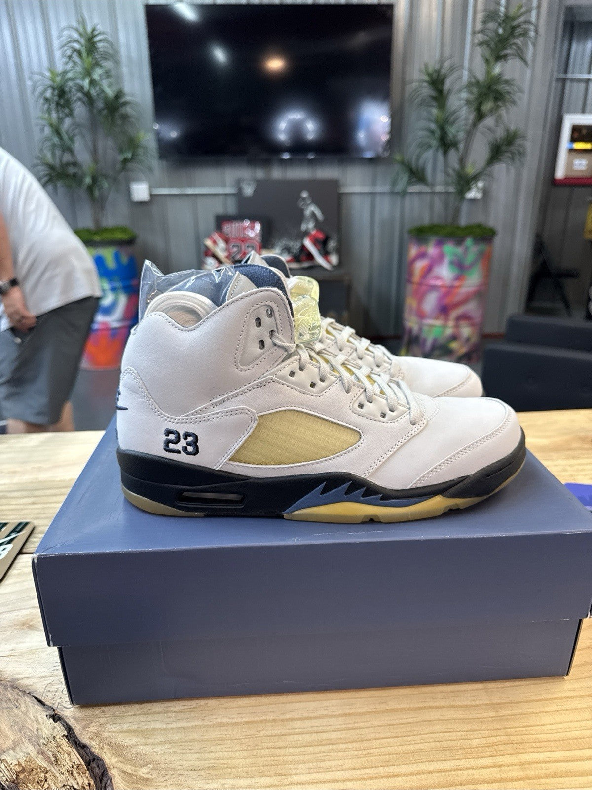 Wmns Size 11.5 - Air Jordan 5 Retro SP A MA Maniere/Photon Dust Dawn