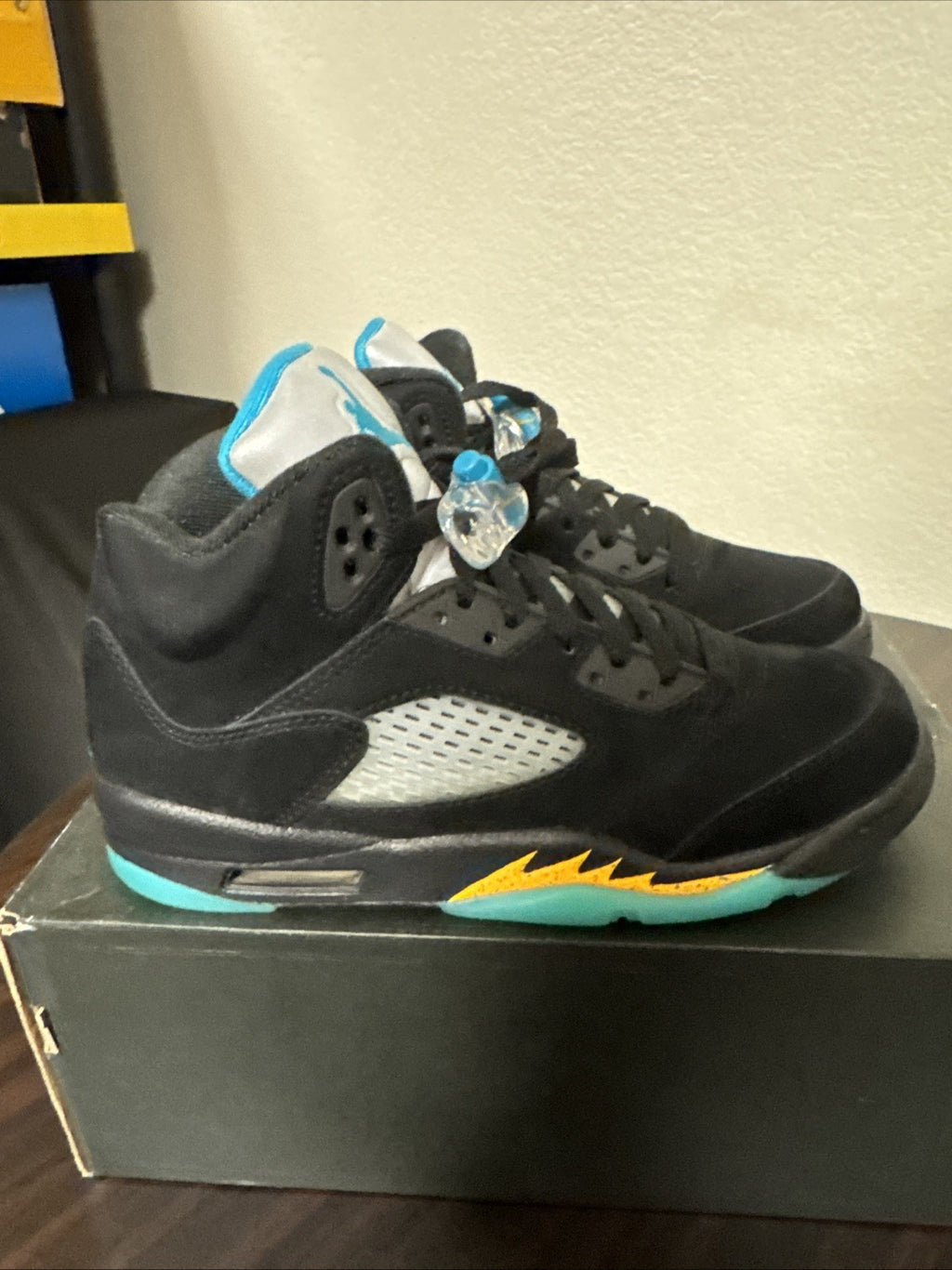 Size 6.5Y Air Jordan 5 Retro GS Aqua  Black/Aquatone/Taxi
