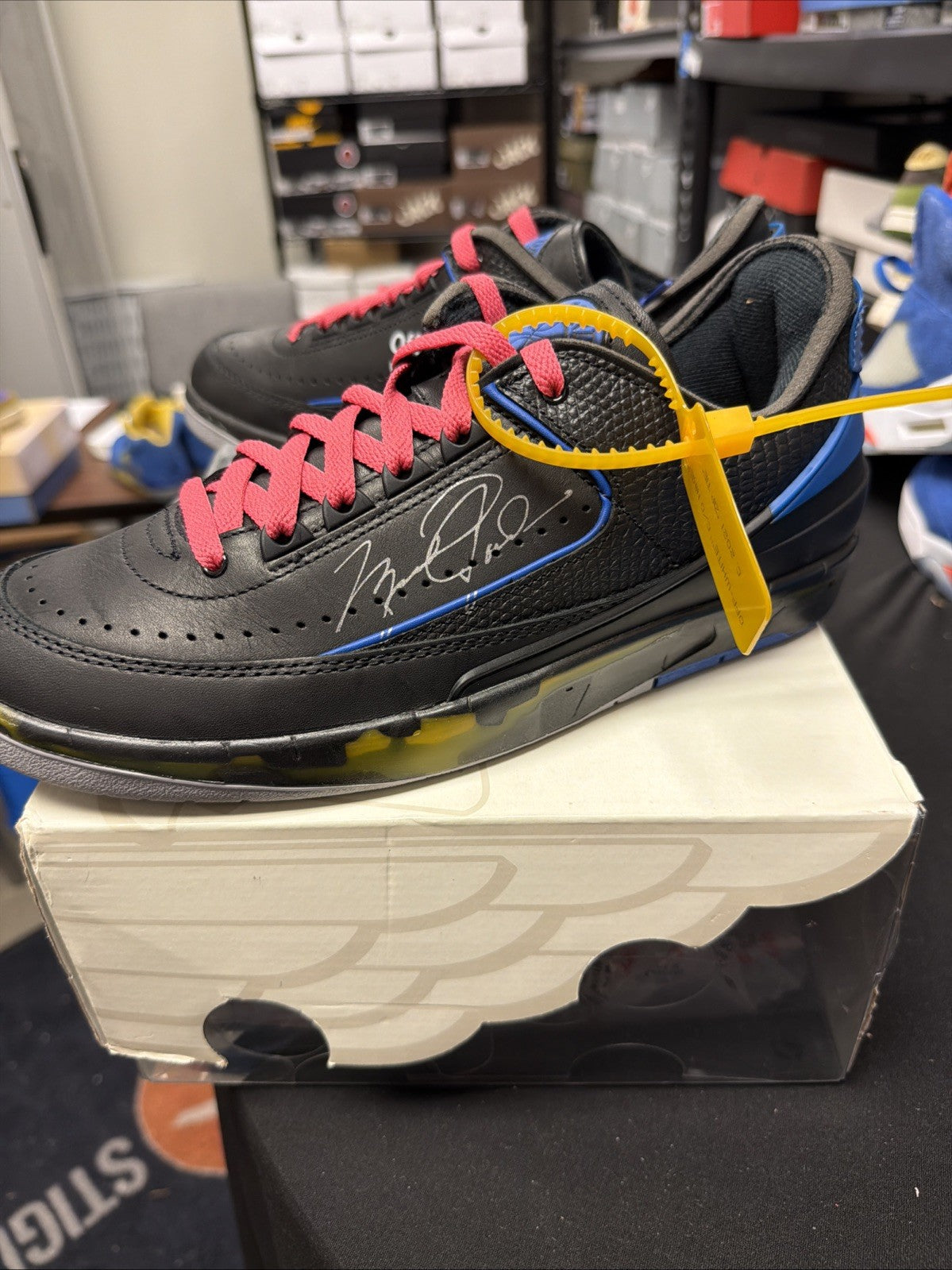 Off-White x Air Jordan 2 Retro SP Low Black Varsity Royal DJ4375 004 Size 9 Used