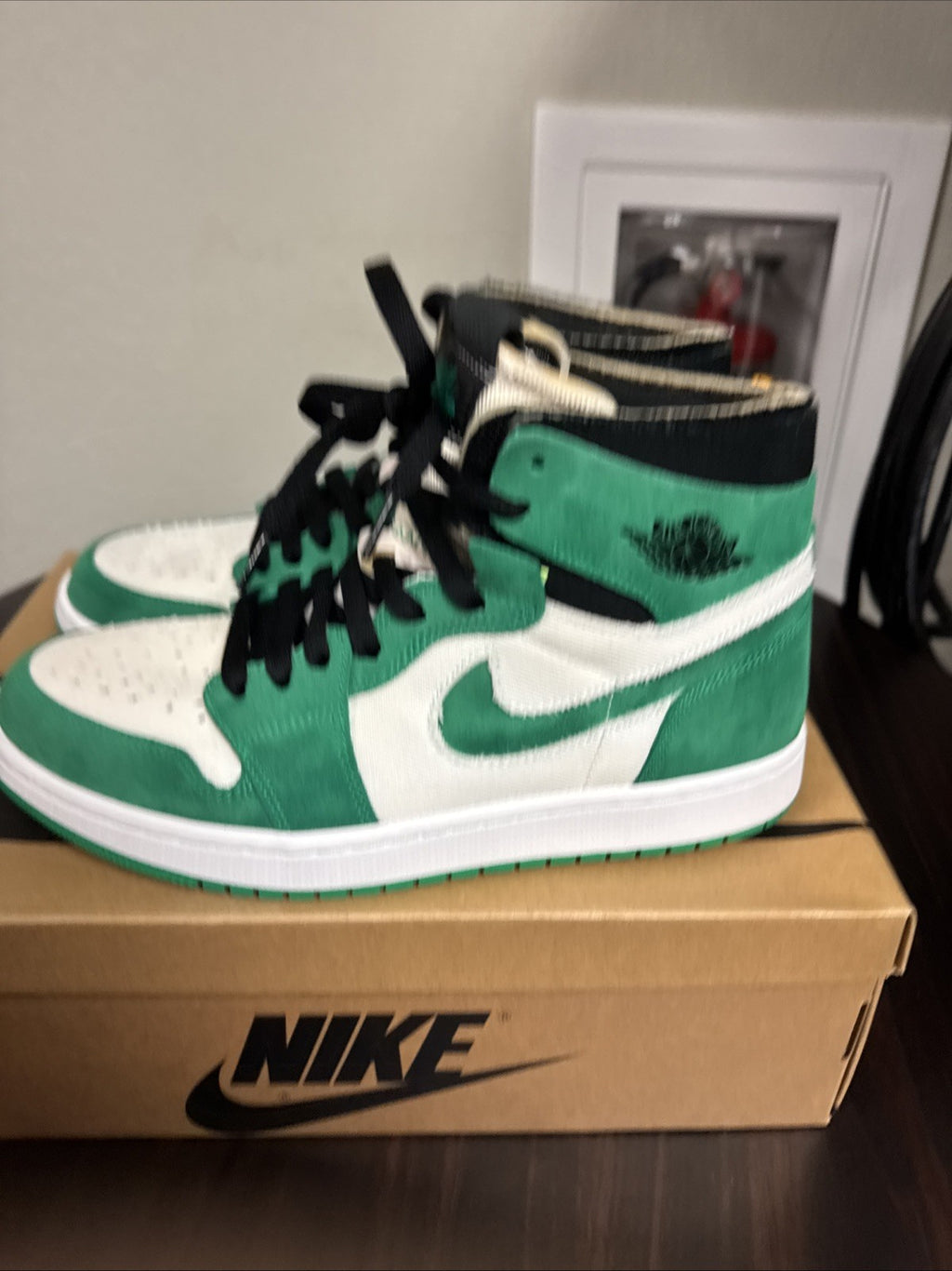 SIZE 10 - AIR JORDAN 1 ZOOM CMFT STADIUM GREEN MEN'S SHOES