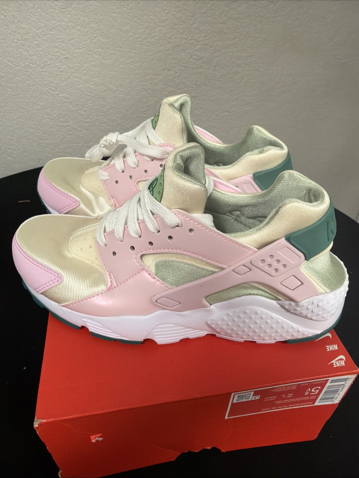 New Nike Huarache Run Sneakers Strawberry Shortcake Running Lightweight Casual