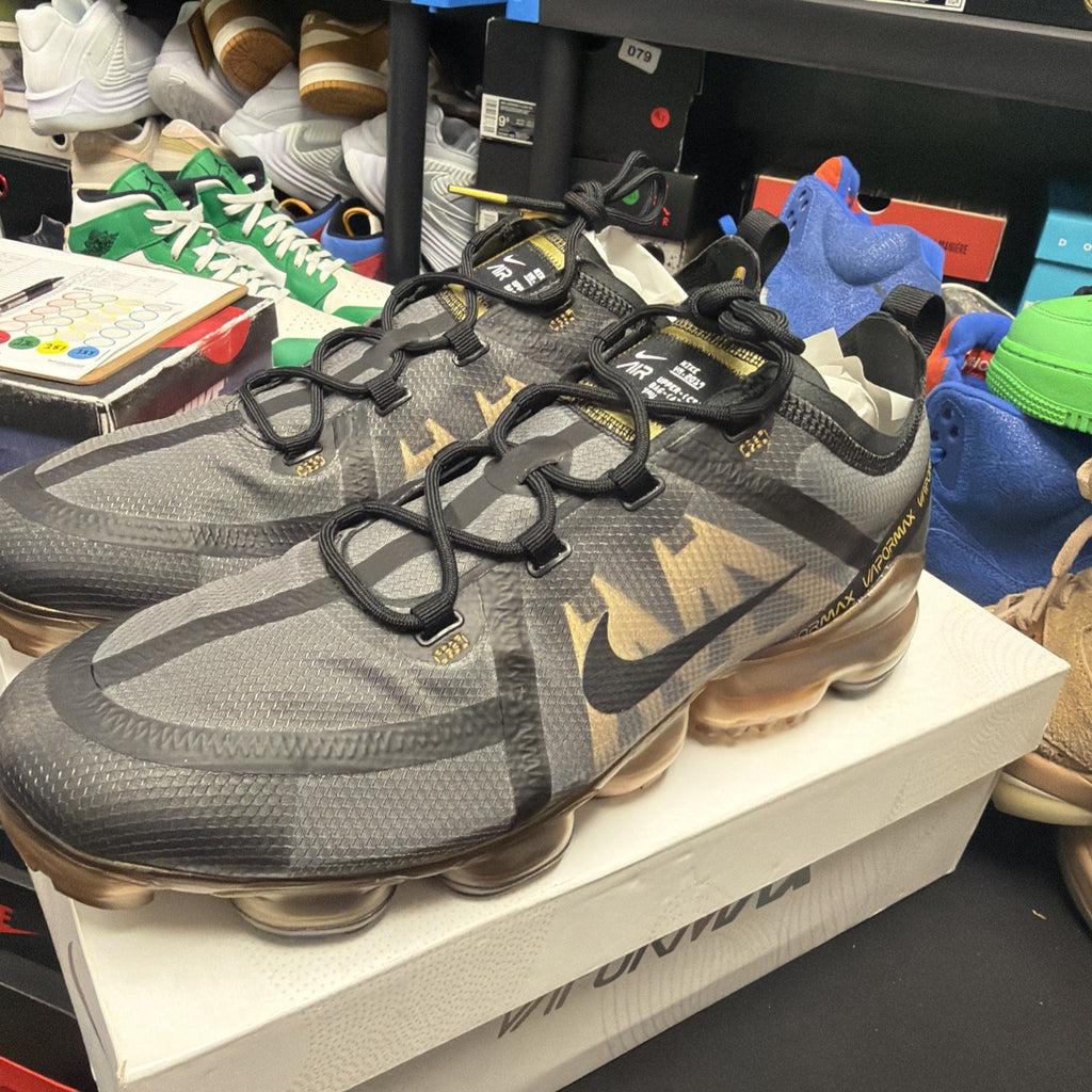 Nike Air VaporMax 2019 Black Metallic Gold  AR6631-002 Size 12 US Shoes (285)