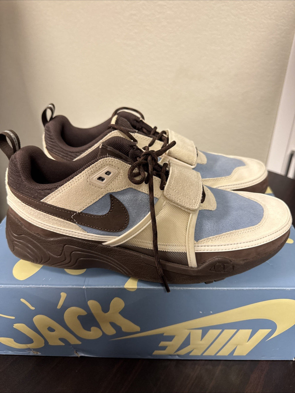 Size 11.5 - Travis Scott x Nike Zoom Field Jaxx Leche Blue