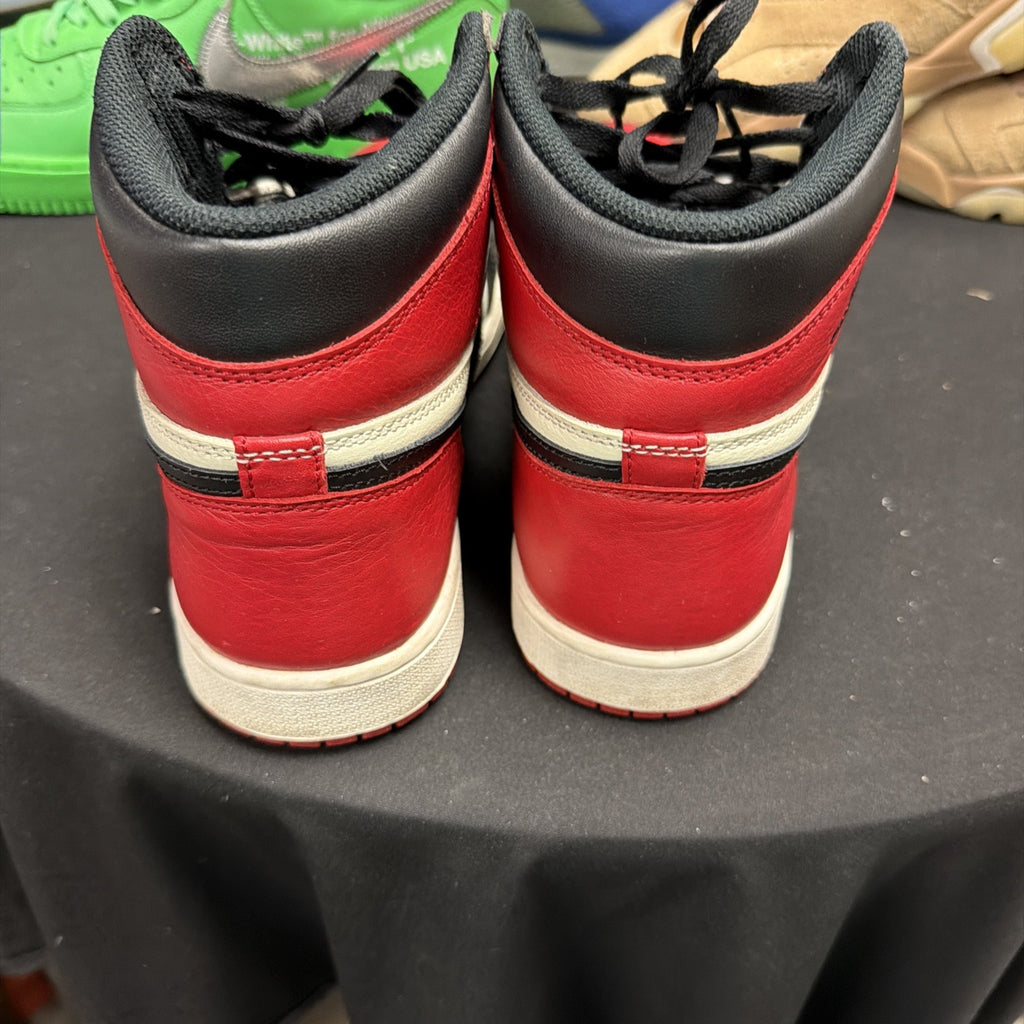 Jordan 1 Bred Toe Retro High OG Size 9.5 Mens Red Sneakers 2018 555088-610 (272