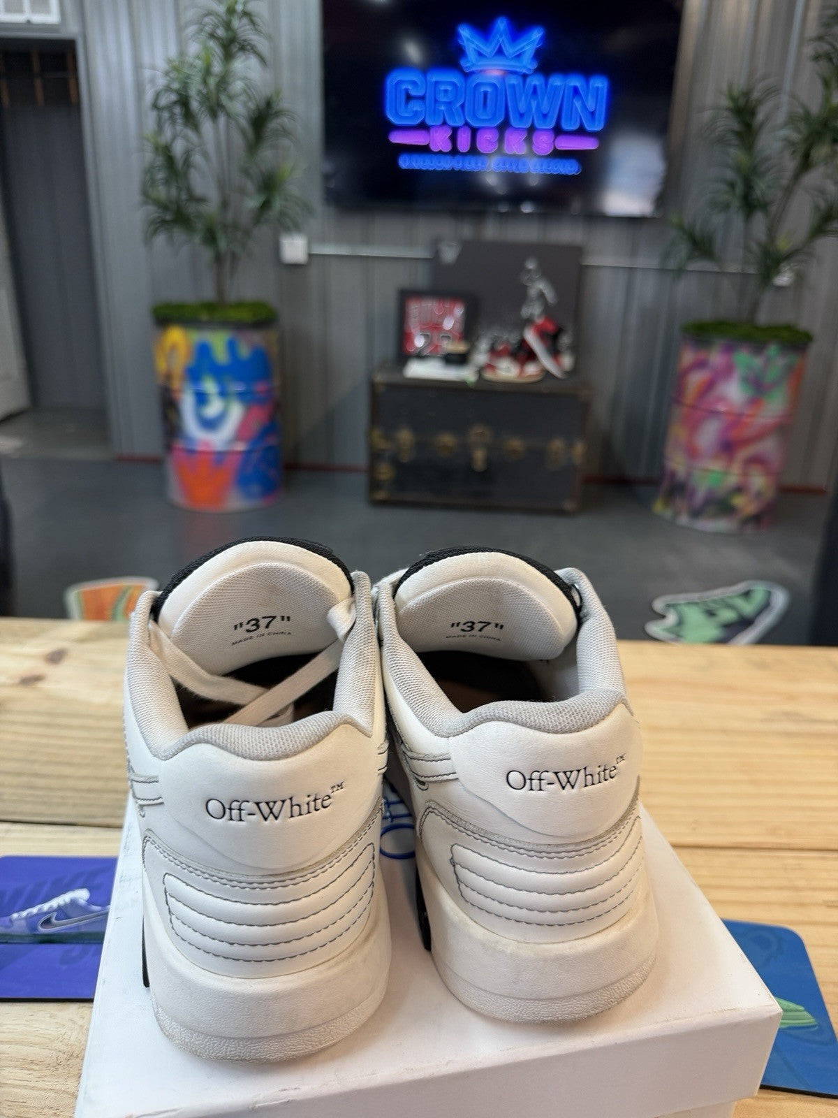 NEW! Off White Out-Of-Office Black on White Sneakers Shoes Size 39 (7)