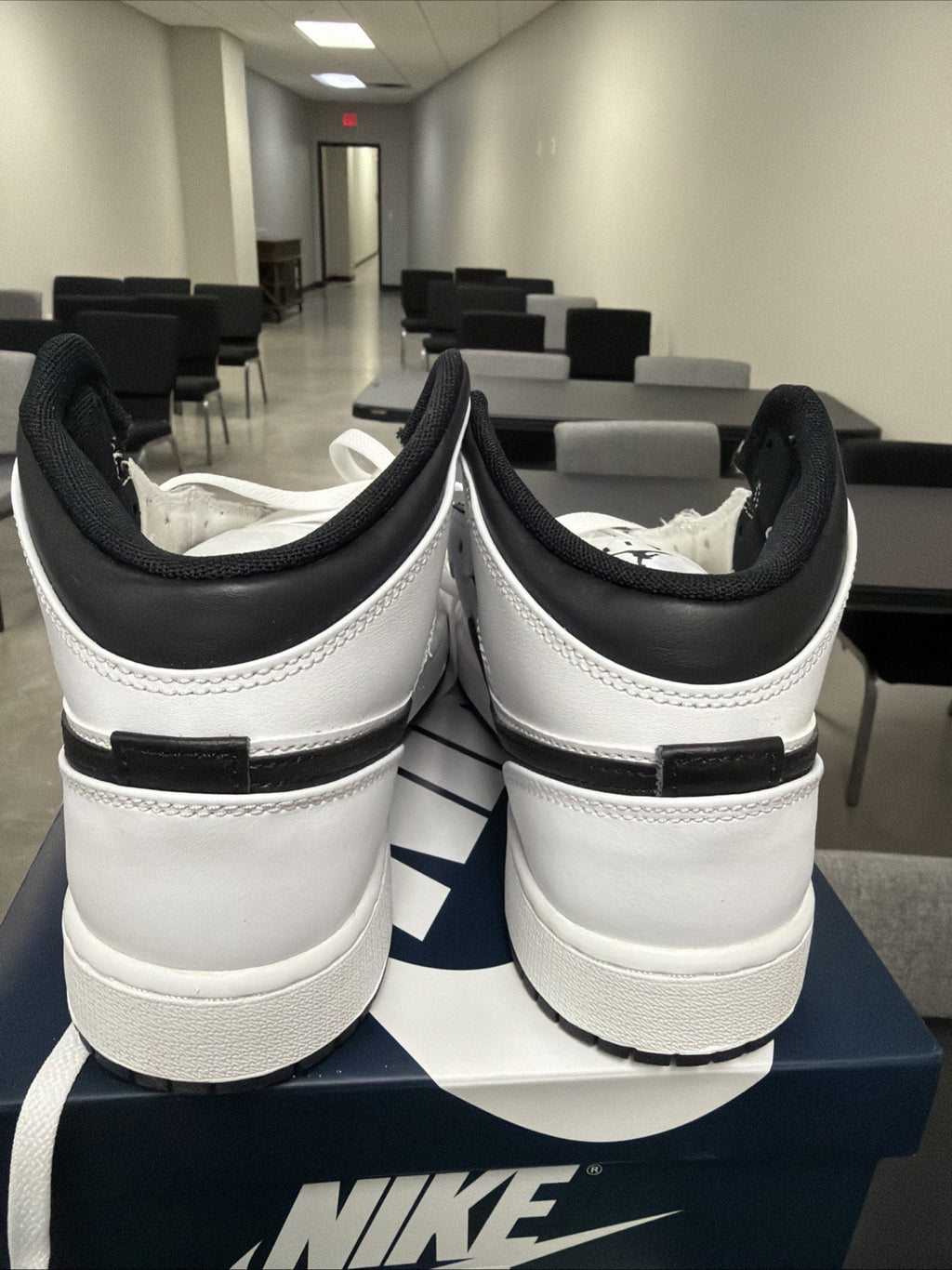 Nike Air Jordan 1 Mid Reverse Panda White Black DQ8423-132 YOUTH Sz 6.5