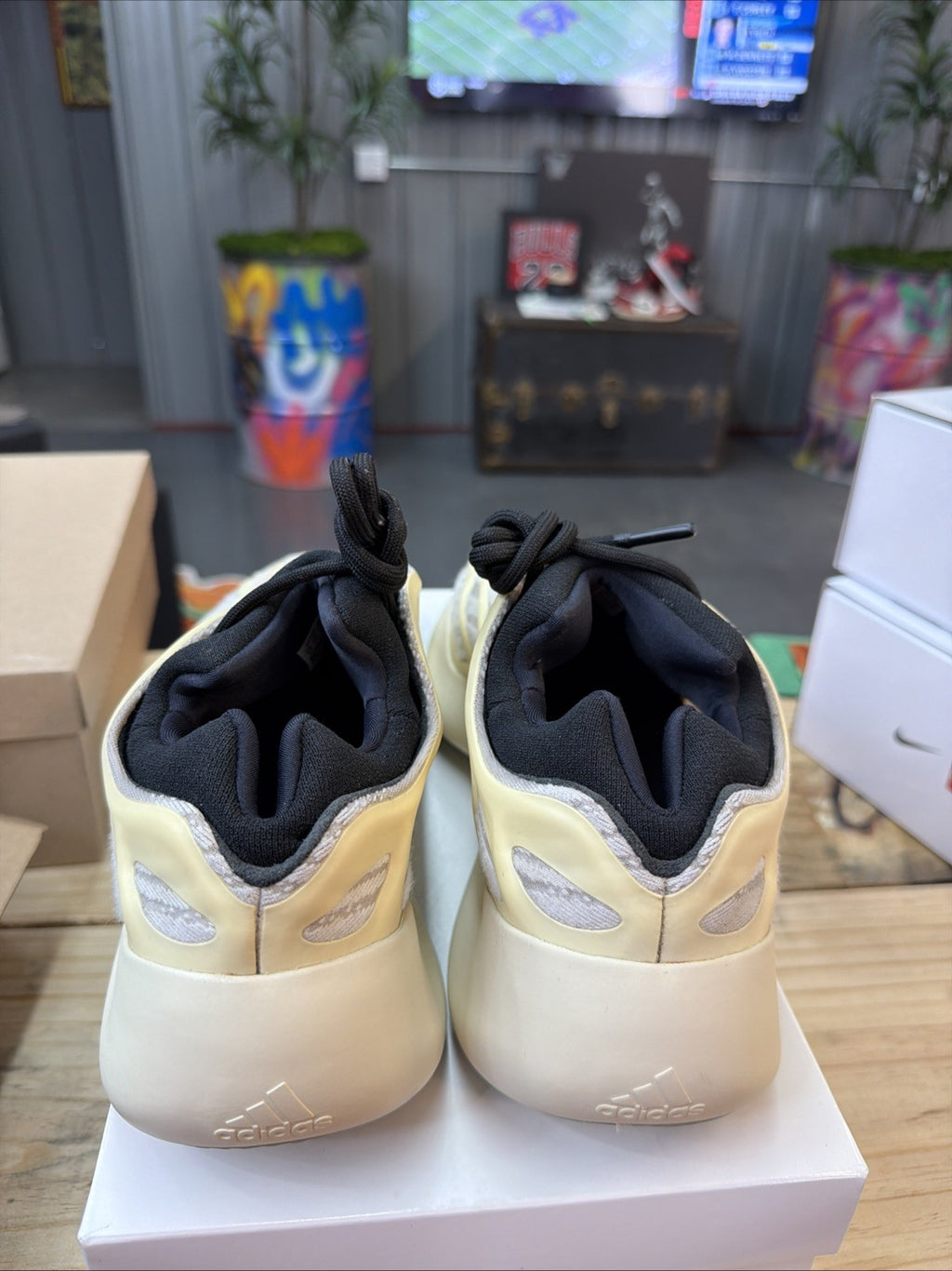 Adidas Yeezy 700 V3 ‘Azael’ Men’s Size 13 Pre-owned Sneakers FW4980