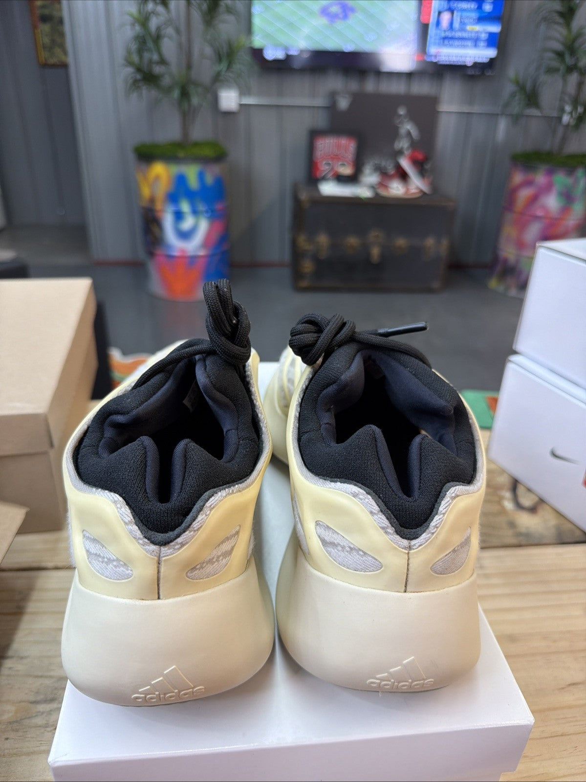 Adidas Yeezy 700 V3 ‘Azael’ Men’s Size 13 Pre-owned Sneakers FW4980
