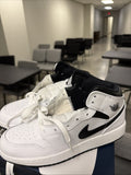 Nike Air Jordan 1 Mid Reverse Panda White Black DQ8423-132 YOUTH Sz 6.5