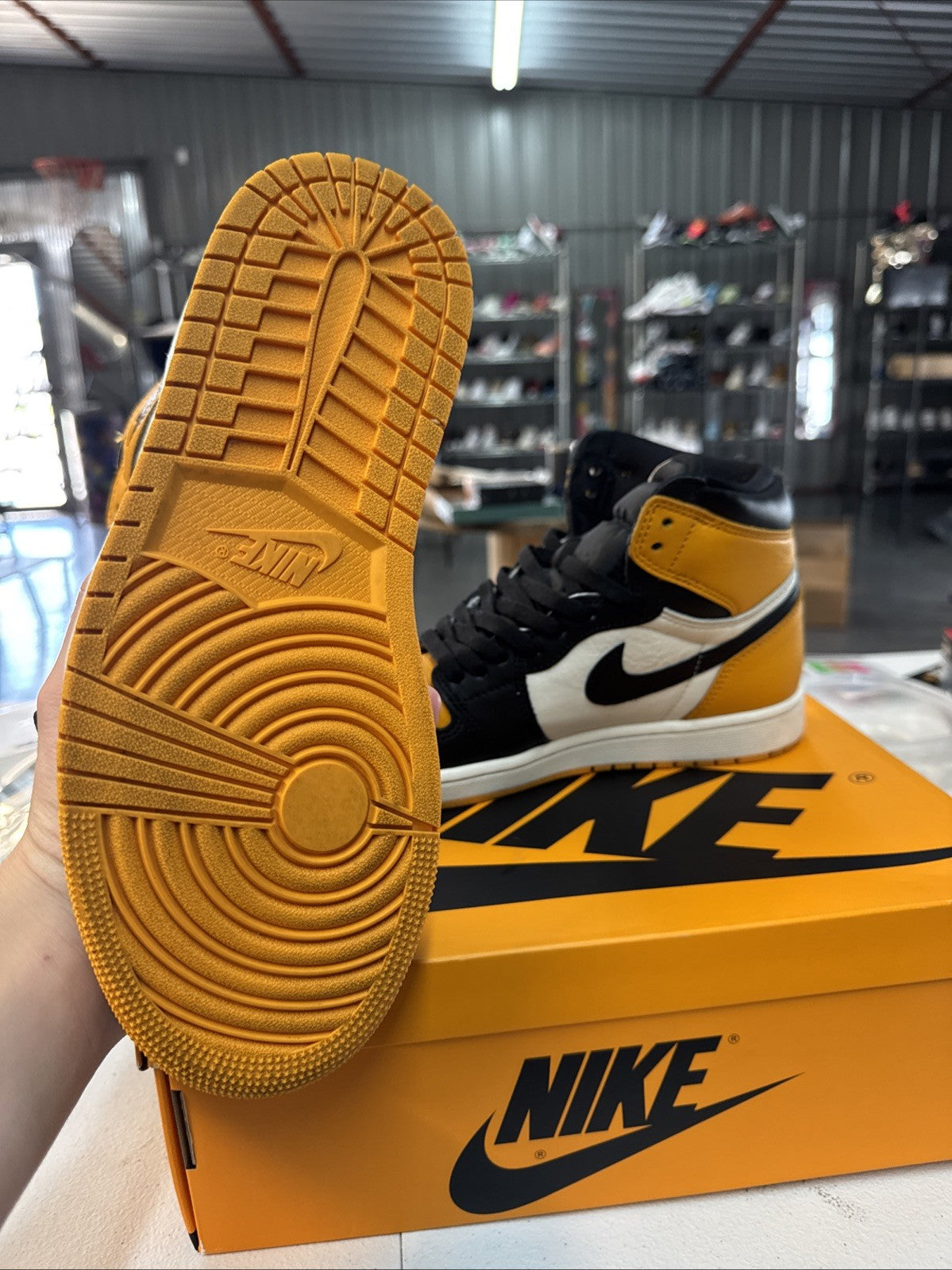 Size 8 - Air Jordan 1 Retro High OG "TAXI" 2022