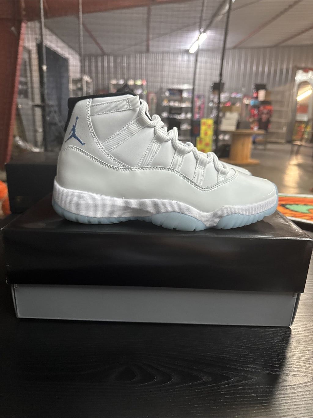 Size 8.5 - Air Jordan 11 Retro "LEGEND BLUE" 2024