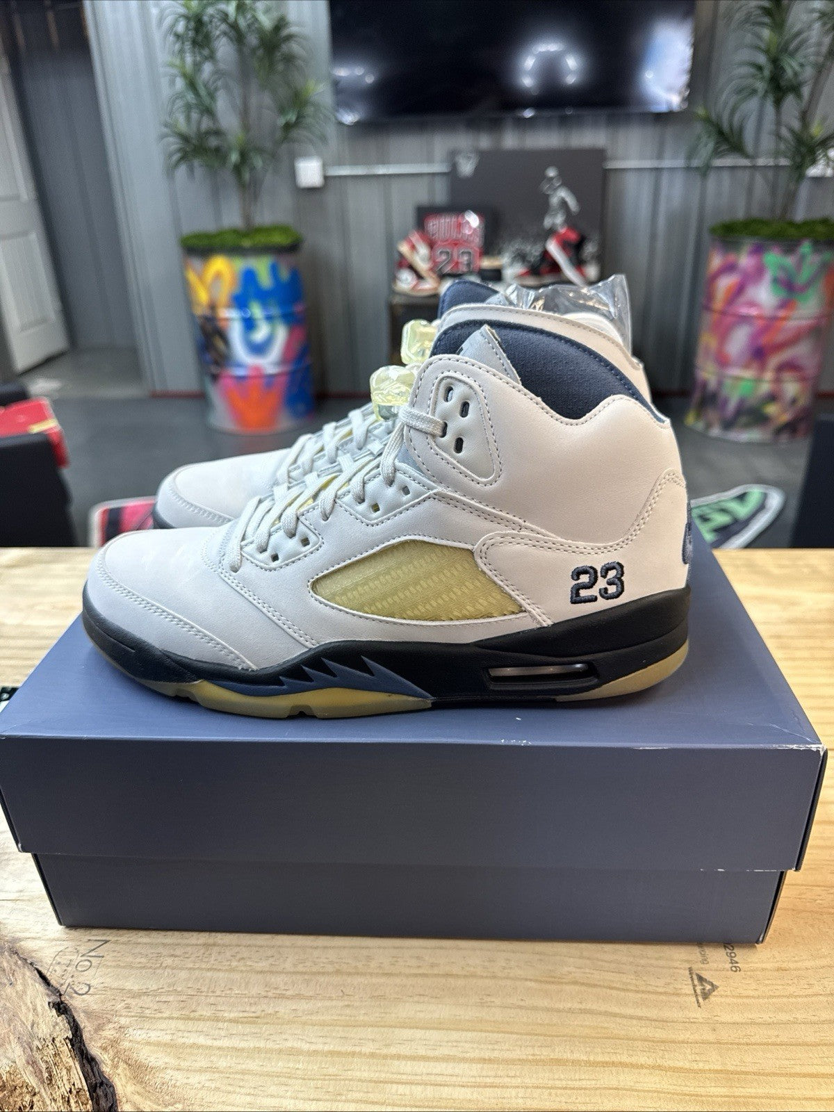 Wmns Size 11.5 - Air Jordan 5 Retro SP A MA Maniere/Photon Dust Dawn
