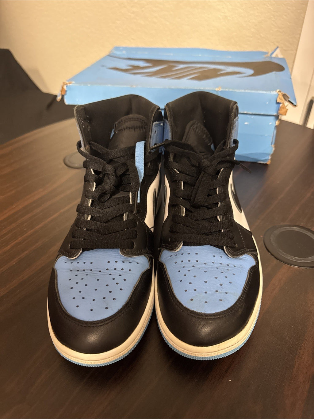 Nike Air Jordan 1 Retro High OG UNC Toe DZ5485-400 Men’s Size 10 Used