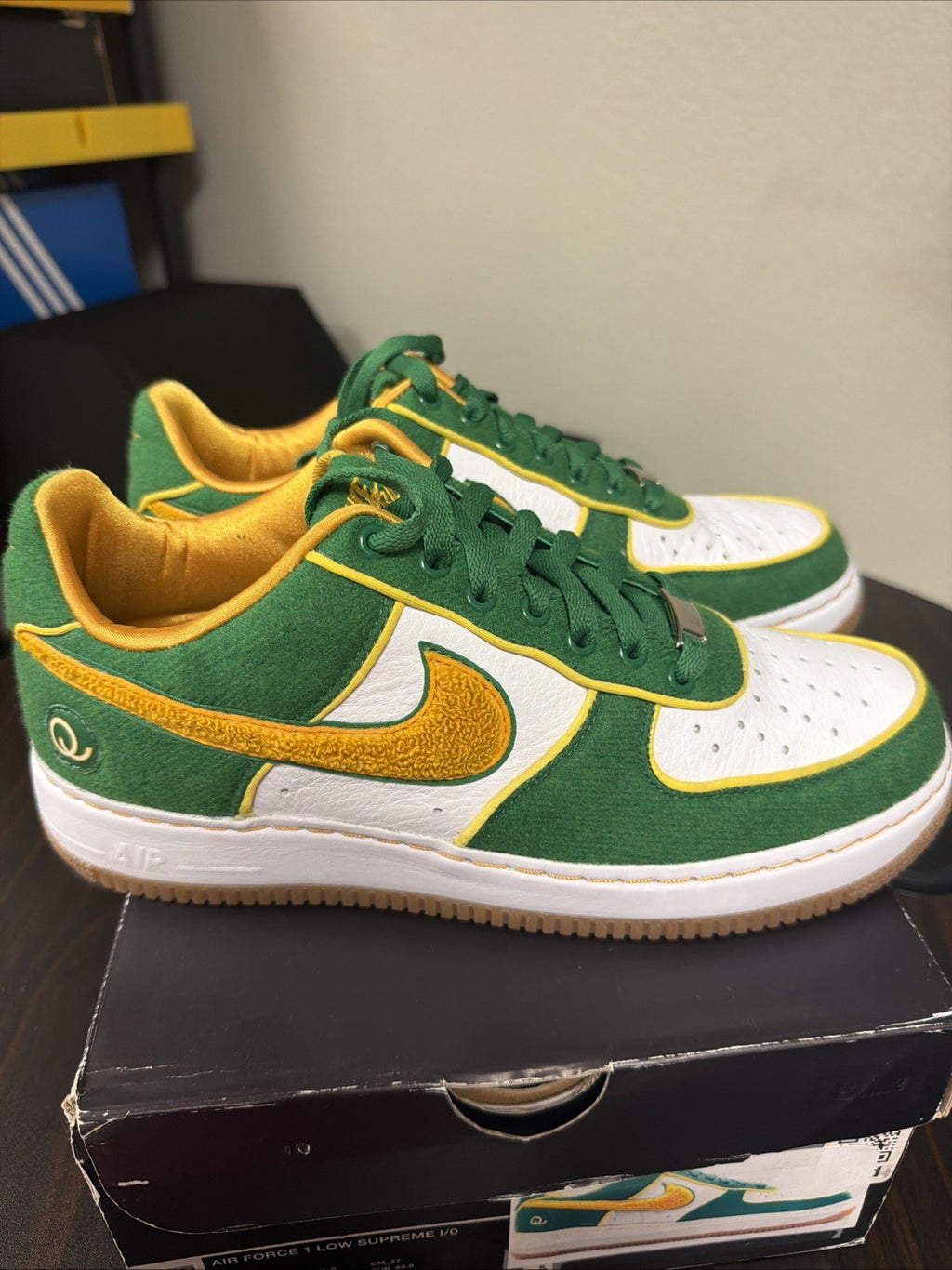QUEENS AIR FORCE ONE *LIMITED EDITION**CLARK KENT SNEAKERS*