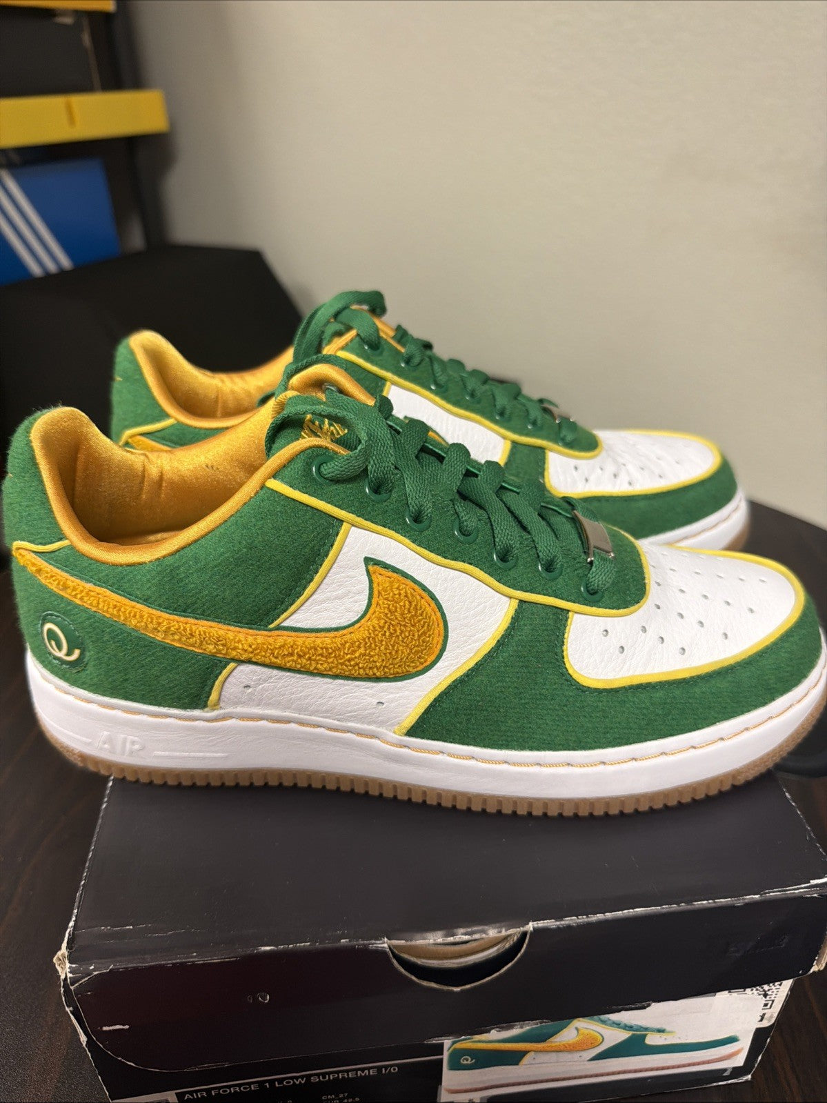 QUEENS AIR FORCE ONE *LIMITED EDITION**CLARK KENT SNEAKERS*