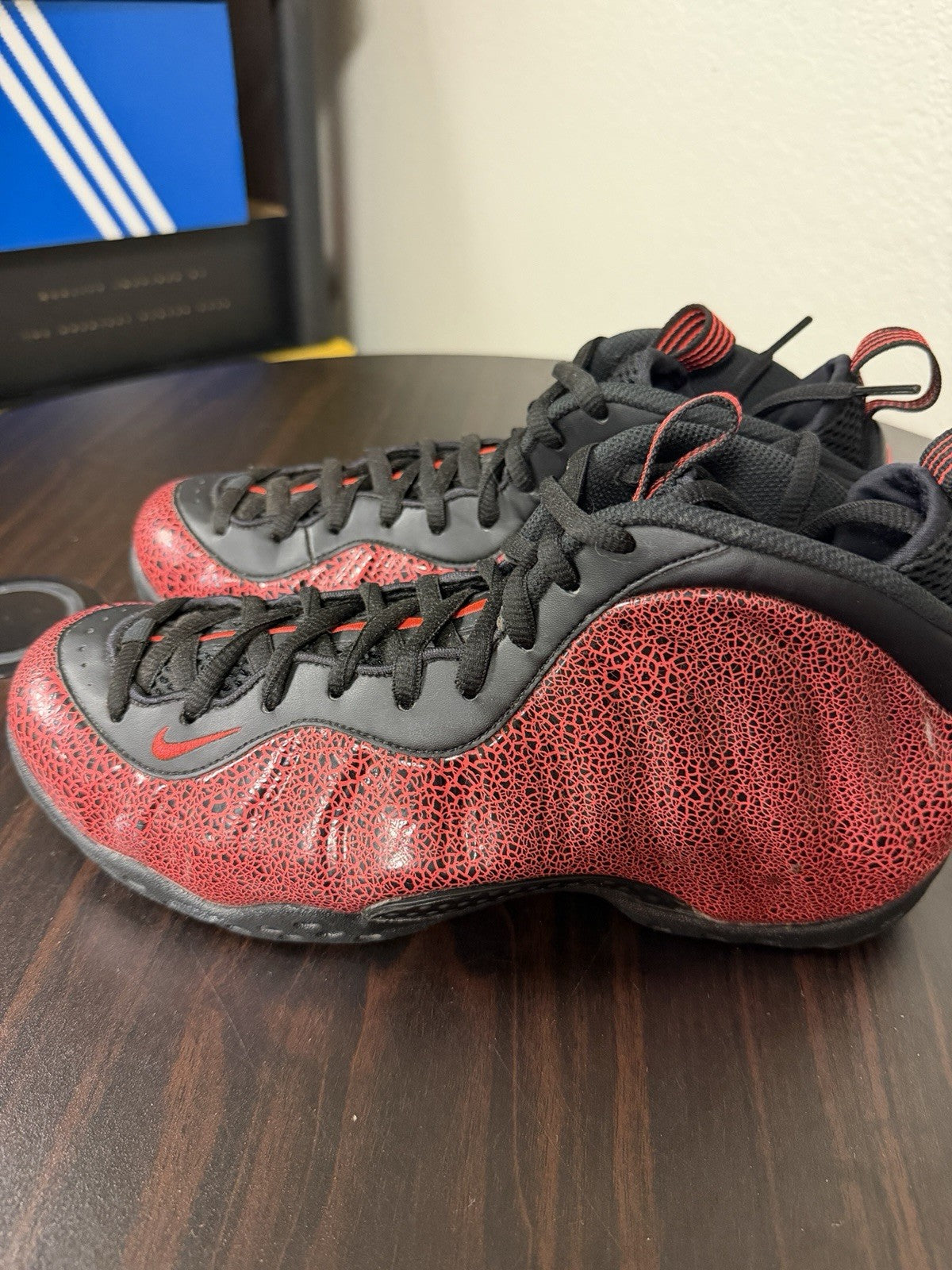 Nike Air Foamposite One Cracked Lava Size 8.5. 314996-014