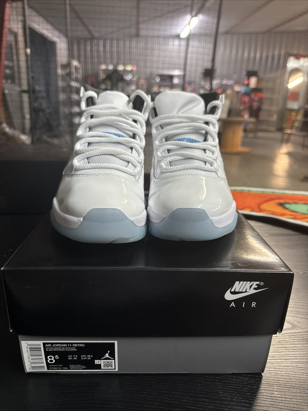Size 8.5 - Air Jordan 11 Retro "LEGEND BLUE" 2024