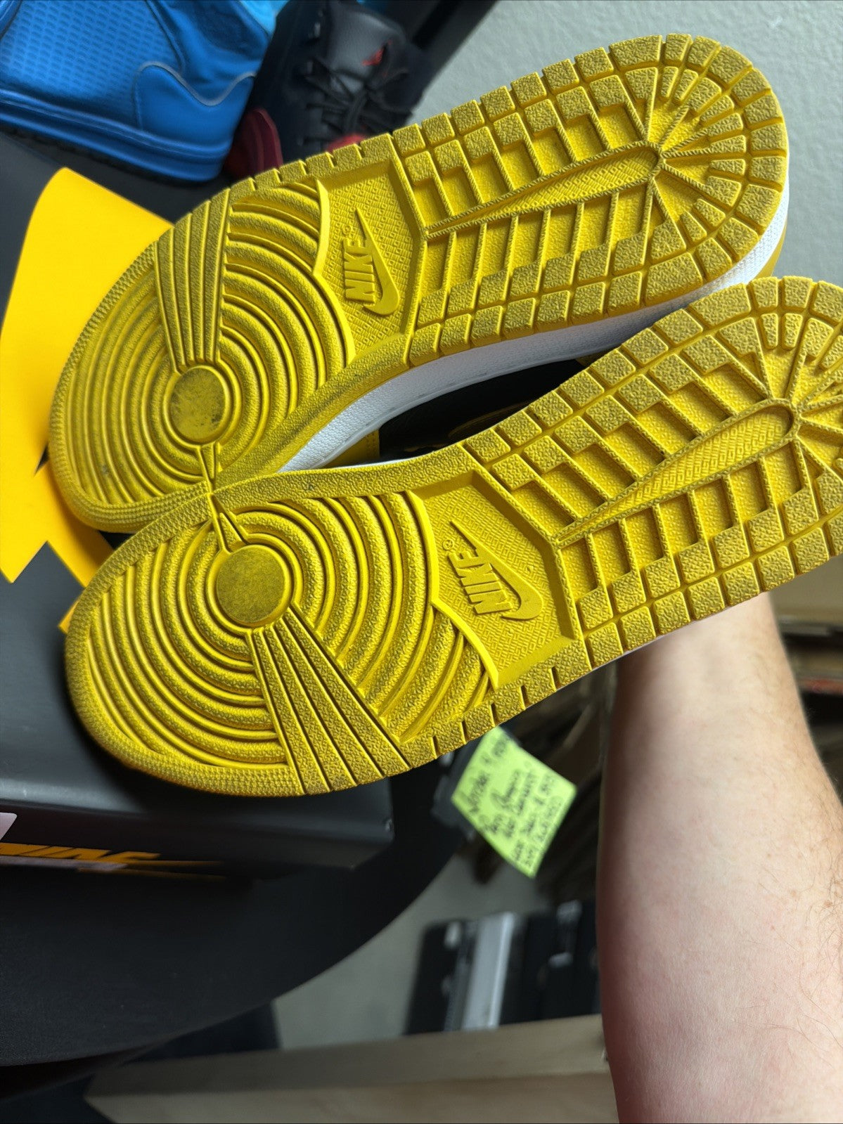 Size 9 - Jordan 1 Retro OG High Pollen