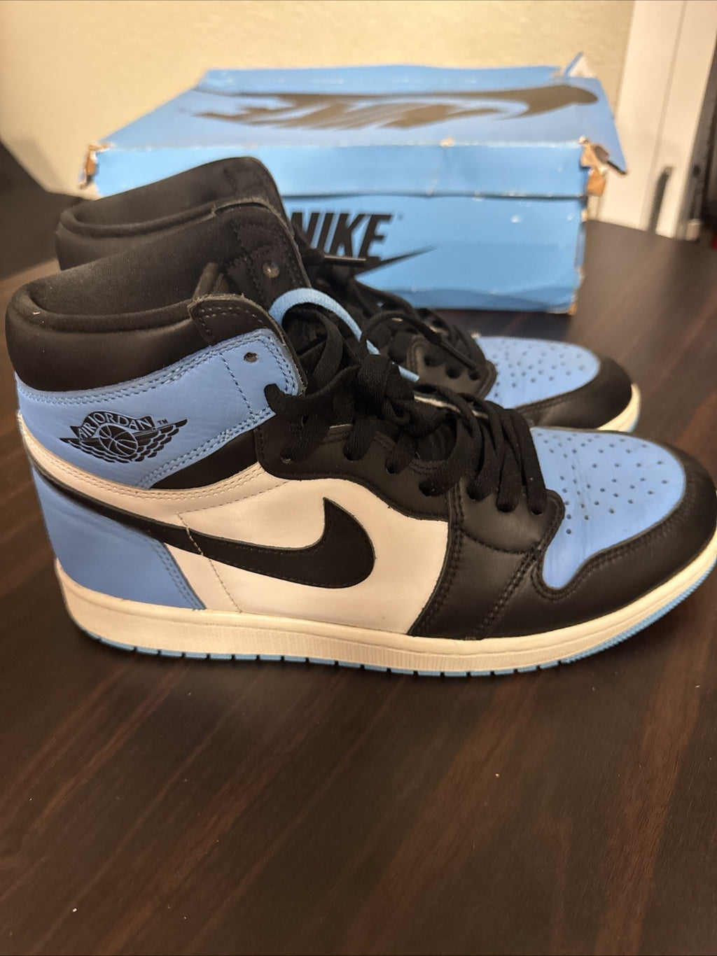 Nike Air Jordan 1 Retro High OG UNC Toe DZ5485-400 Men’s Size 10 Used