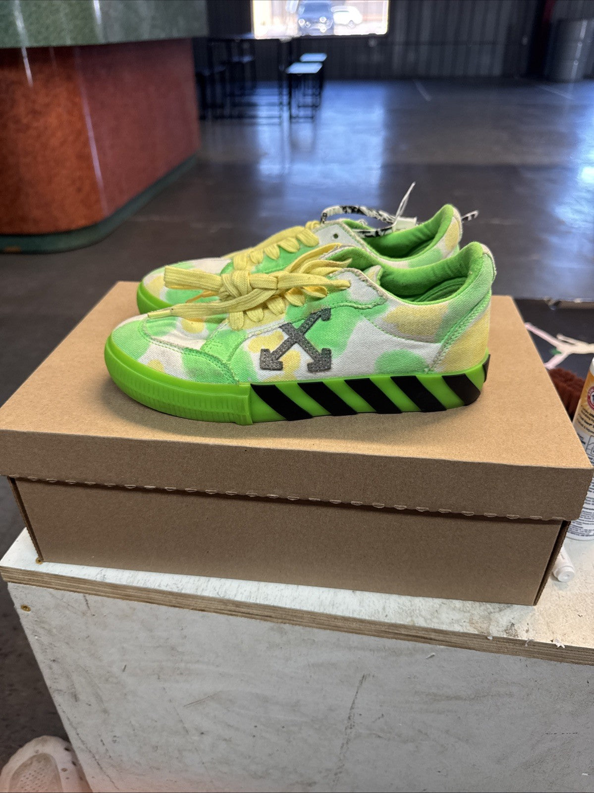 Size 5 US - Off-White Vulc Low Tie-Dye | Replacement Box