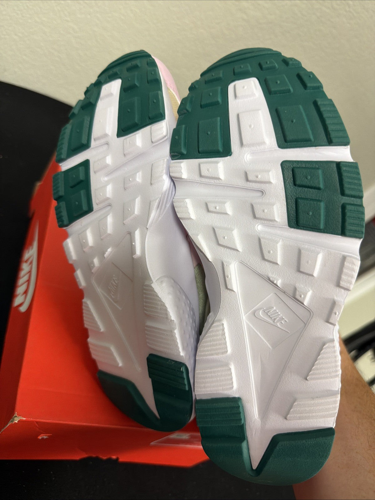 New Nike Huarache Run Sneakers Strawberry Shortcake Running Lightweight Casual