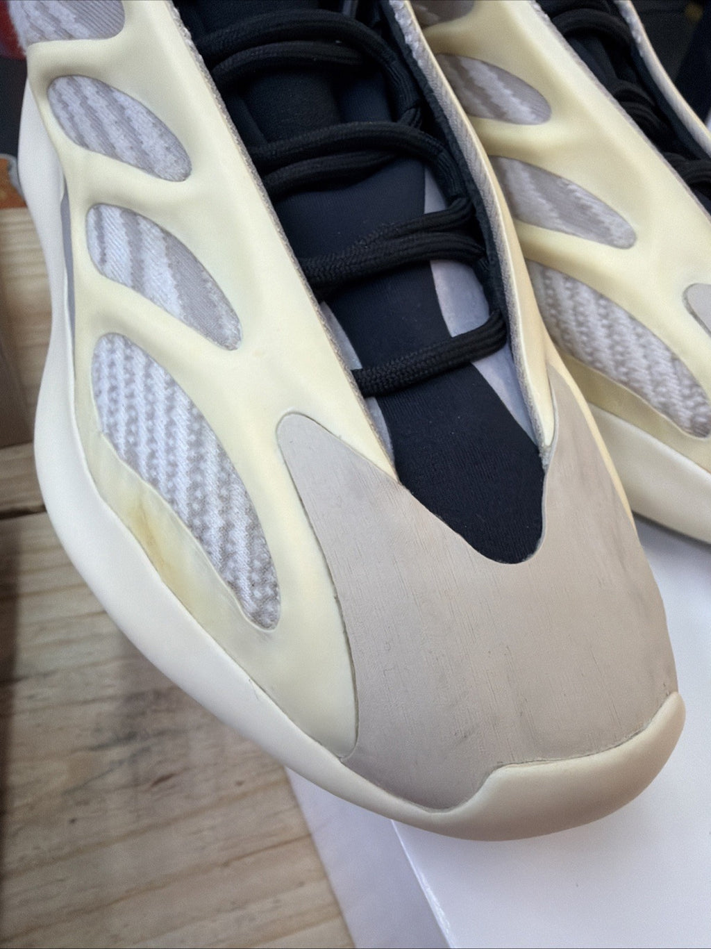 Adidas Yeezy 700 V3 ‘Azael’ Men’s Size 13 Pre-owned Sneakers FW4980