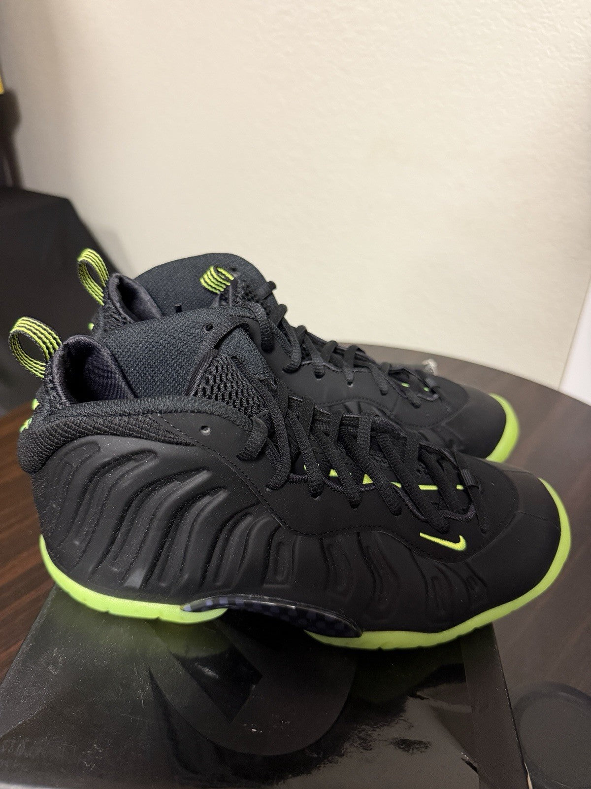Nike Little Posite One (gs) Black Volt 4.5 Y fits Women’s 7 Foamposite