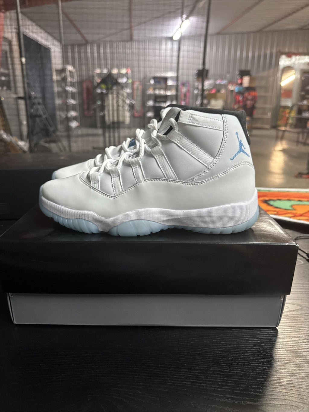 Size 8.5 - Air Jordan 11 Retro "LEGEND BLUE" 2024