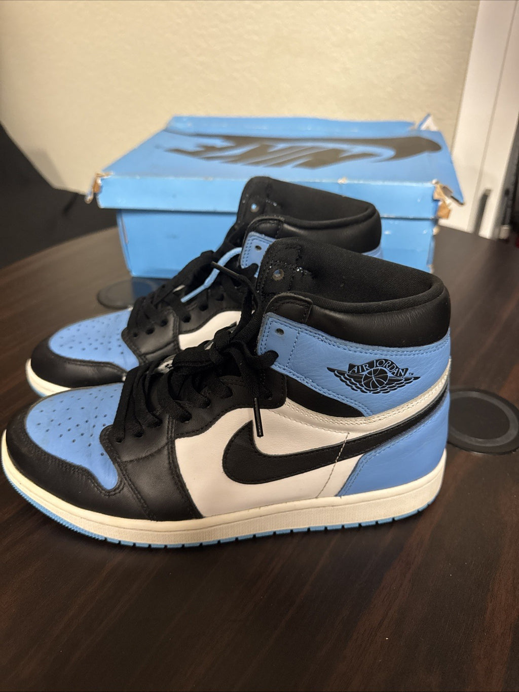 Nike Air Jordan 1 Retro High OG UNC Toe DZ5485-400 Men’s Size 10 Used