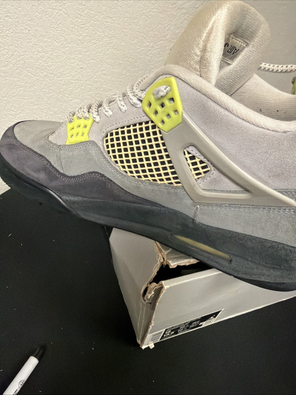 Air Jordan 4 Retro SE Neon 95 Size 12 Men’s Used OG Box