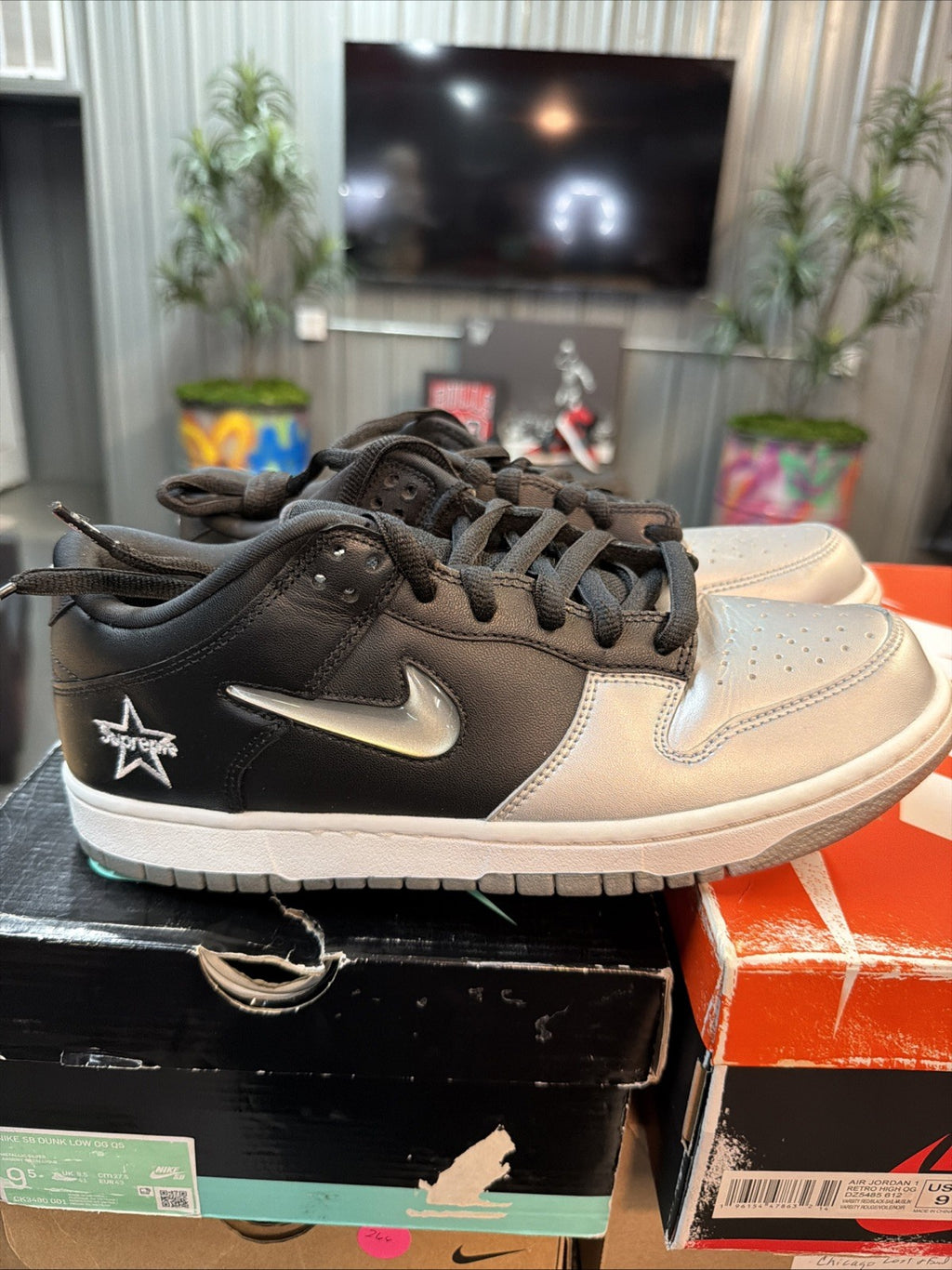 Nike SB Dunk Low Pro Supreme Jewel Swoosh Silver QS Men’s Size 9.5 Sneakers
