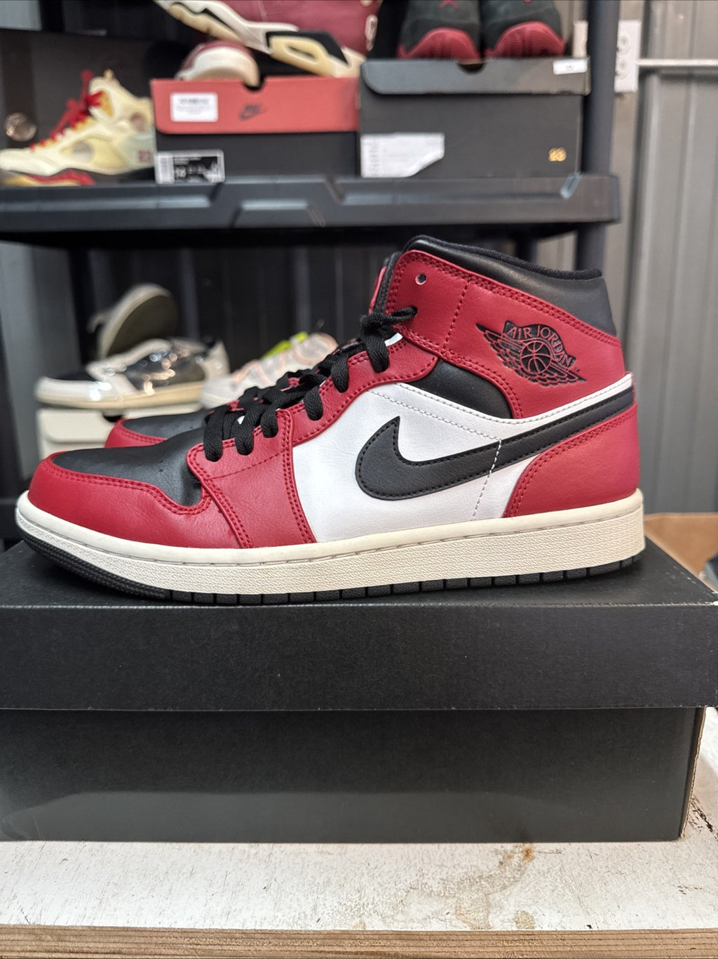 Nike Air Jordan 1 Mid - Red, Black & White Chicago Size 9 MJ
