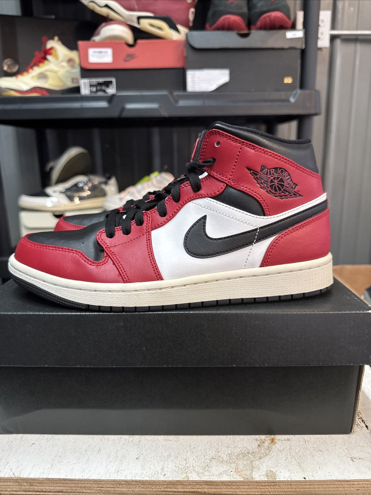 Nike Air Jordan 1 Mid - Red, Black & White Chicago Size 9 MJ