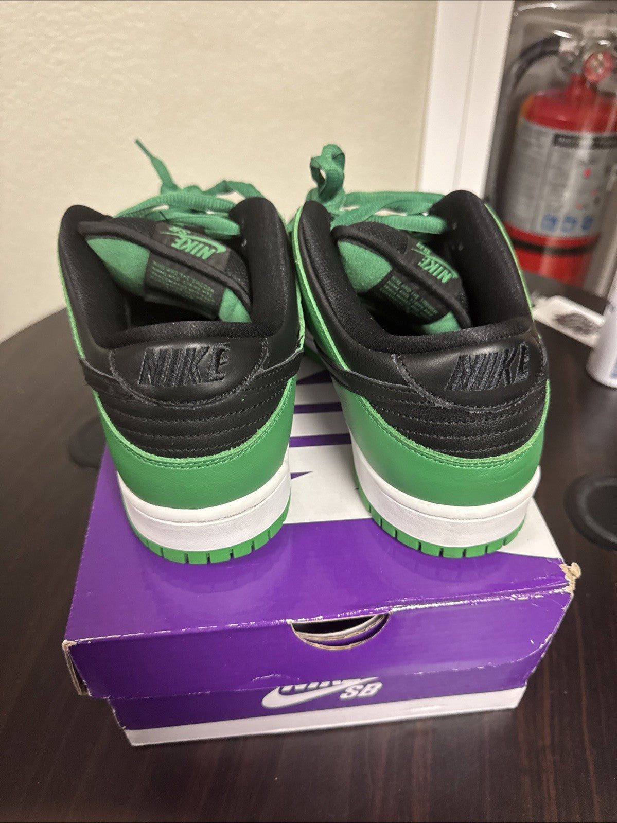 PREOWNED Nike SB Dunk Low Pro Classic Green Black White Size 9