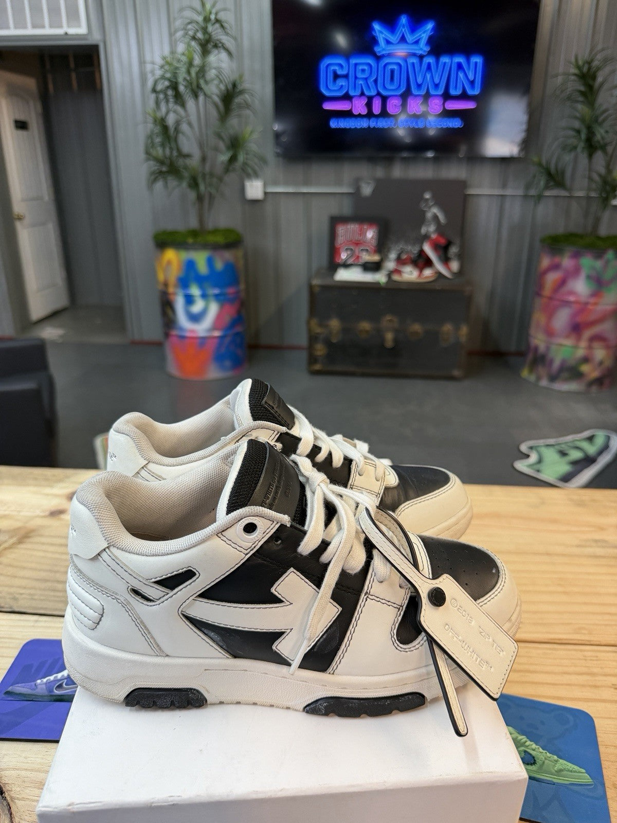 NEW! Off White Out-Of-Office Black on White Sneakers Shoes Size 39 (7)