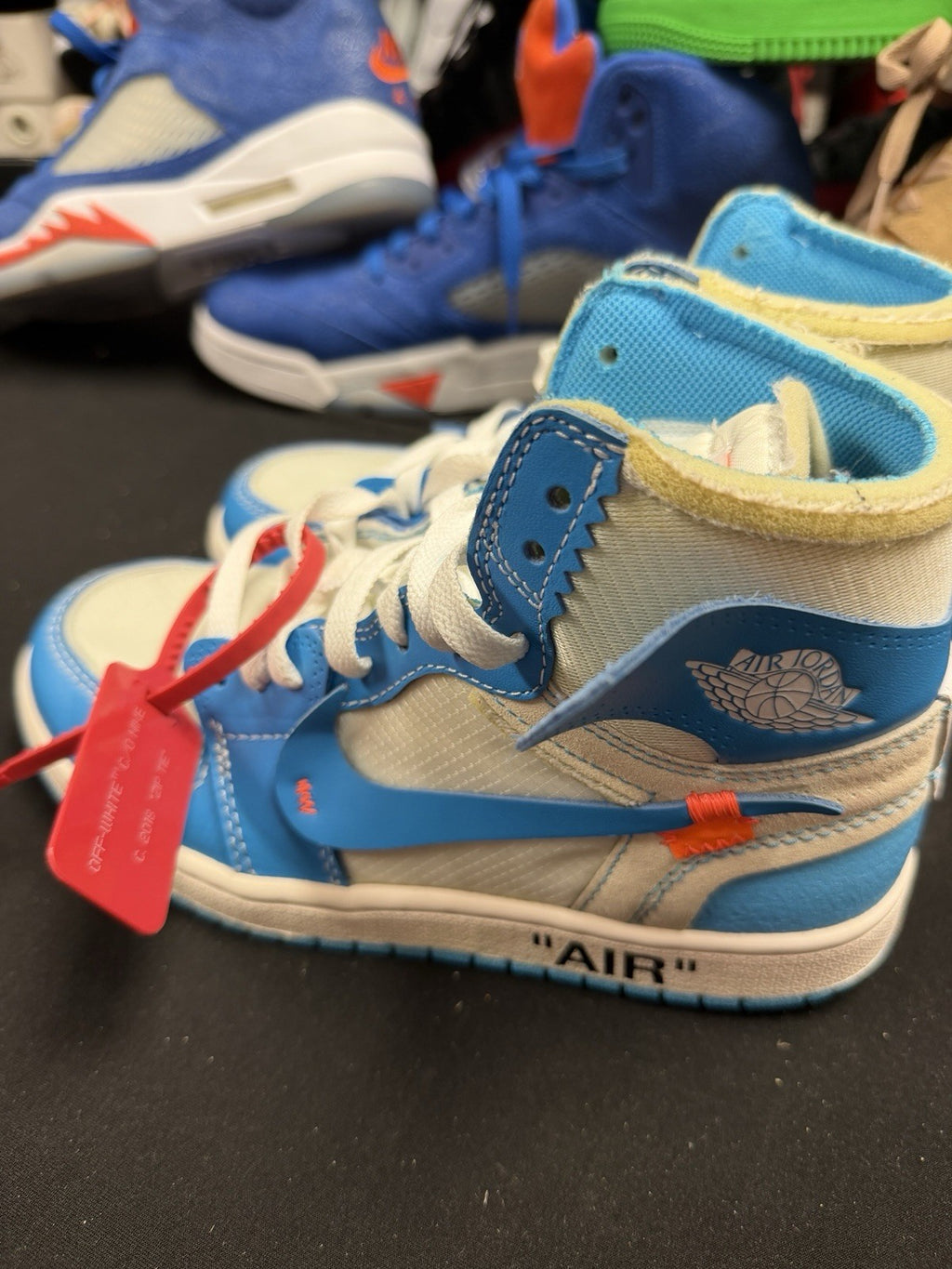 Off-White Jordan 1 UNC (Pre-owned, Size 4.5)