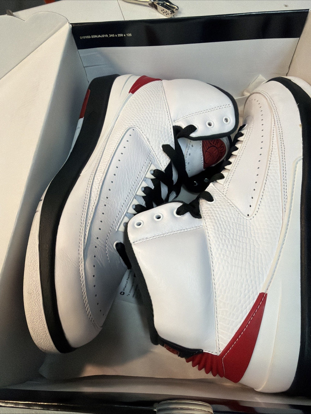 Air Jordan 2 Retro Mid "Chicago" Size 11 DX2454-106 DS New White Red Black