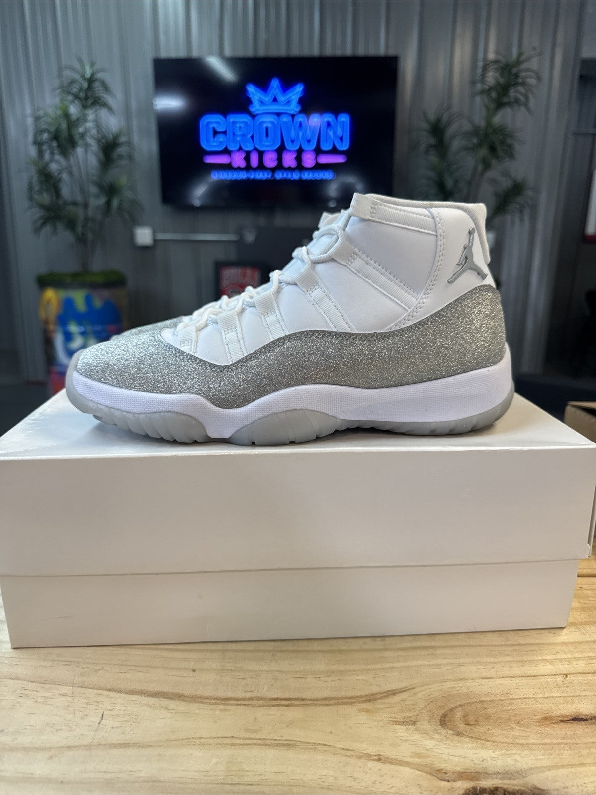 Size 10.5 Wmns - Air Jordan 11 Retro Vast Grey | Wore Once