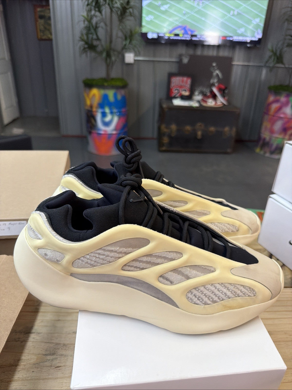 Adidas Yeezy 700 V3 ‘Azael’ Men’s Size 13 Pre-owned Sneakers FW4980