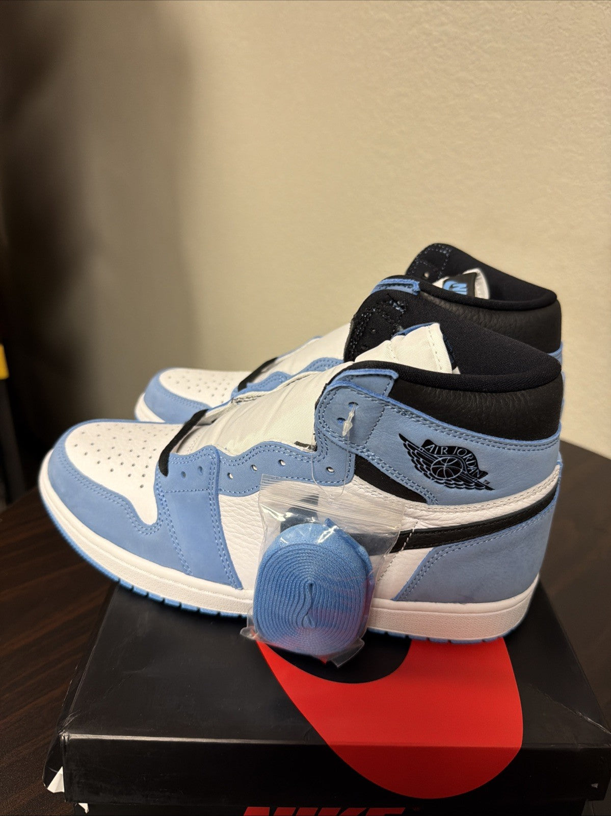 Air Jordan 1 High 'University Blue' Men's Size 10.5 NEW Sneakers 555088-134