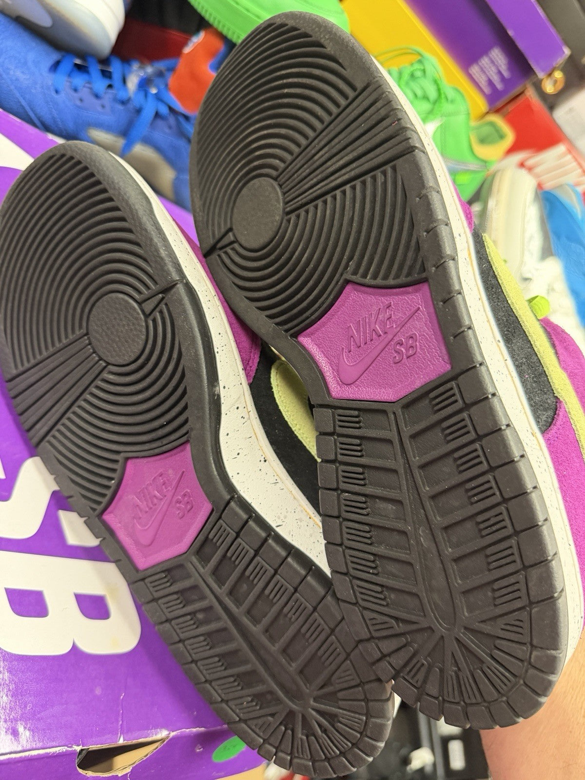 Nike SB Dunk Low Red Plum -Size 9 Mens (350)