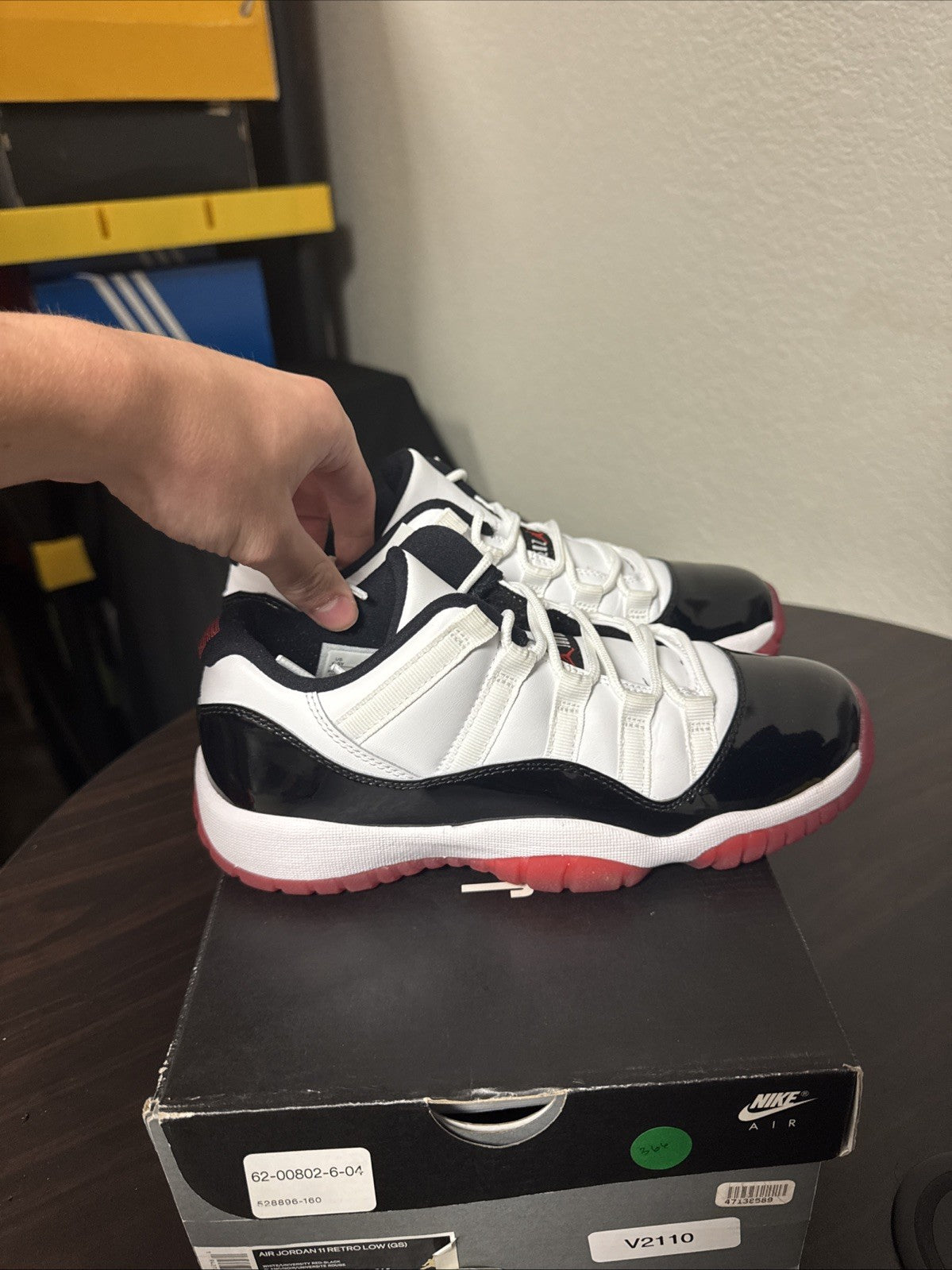 Nike Air Jordan 11 Retro Low Concord Bred GS Size 6.5Y 528896-160
